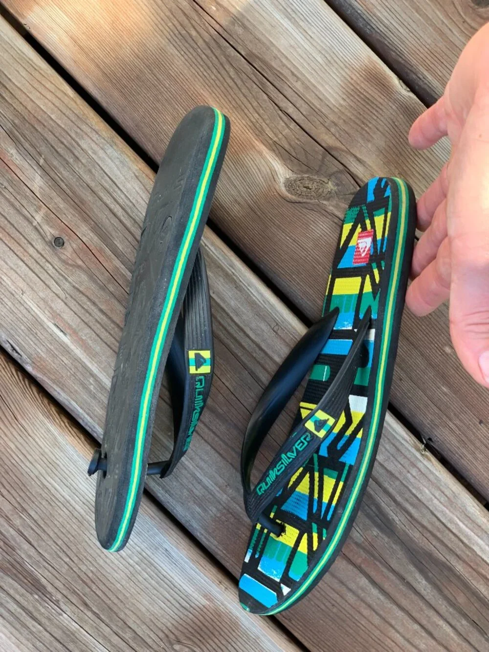 Quiksilver Flip Flops Sandals Mens 7 Black Blue Yellow Geometric Print Beach 90s